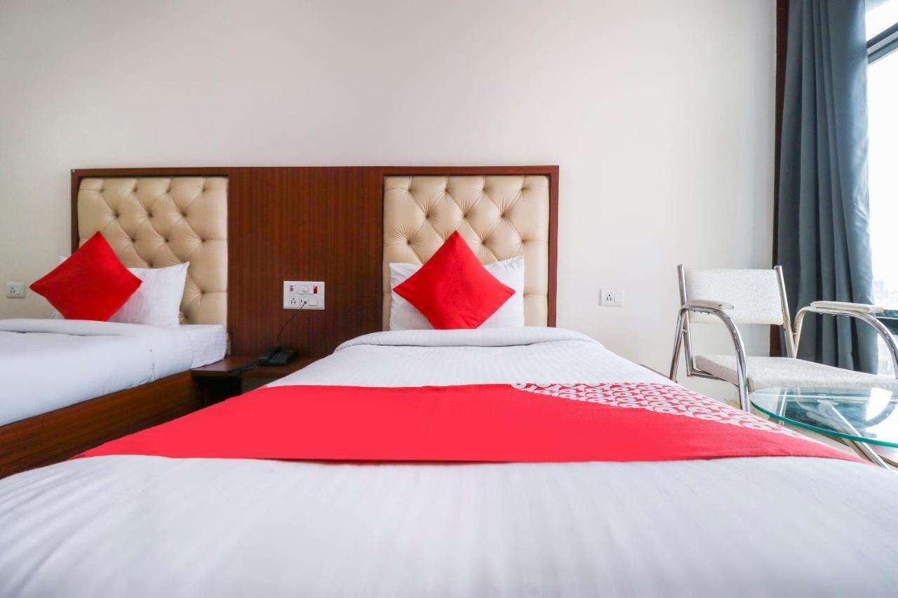 Hotel Oyo Flagship 69860 Mastana Palace Varanasi Exterior foto