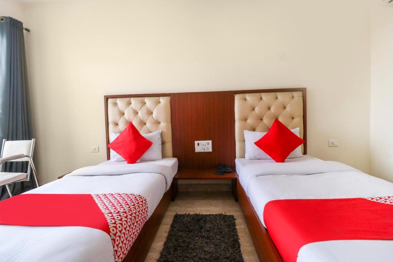 Hotel Oyo Flagship 69860 Mastana Palace Varanasi Exterior foto