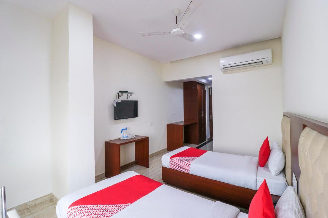 Hotel Oyo Flagship 69860 Mastana Palace Varanasi Exterior foto