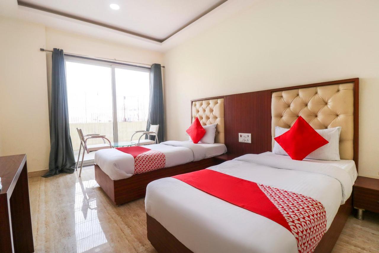 Hotel Oyo Flagship 69860 Mastana Palace Varanasi Exterior foto