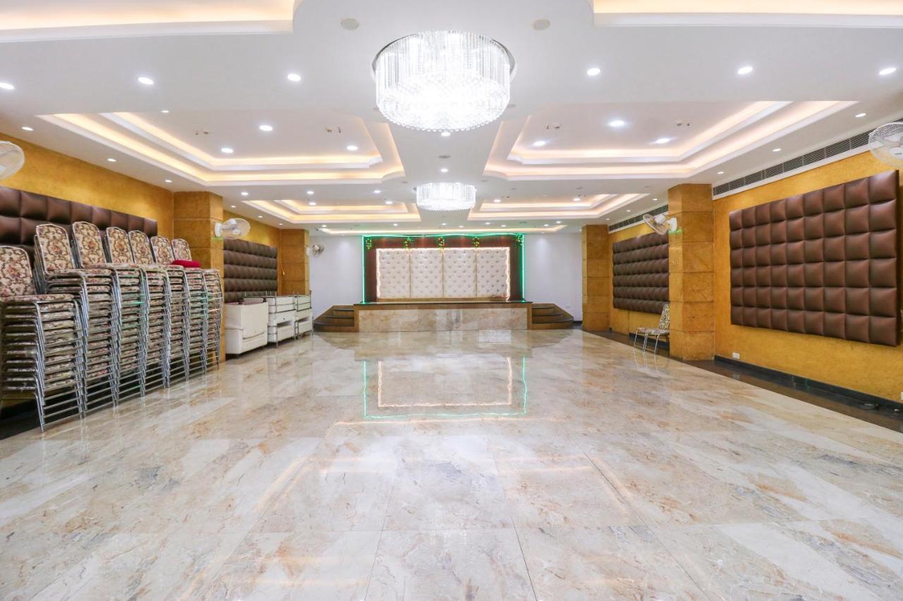 Hotel Oyo Flagship 69860 Mastana Palace Varanasi Exterior foto